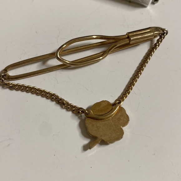 Shell four leaf clover Tie clap - Picture 2 of 3